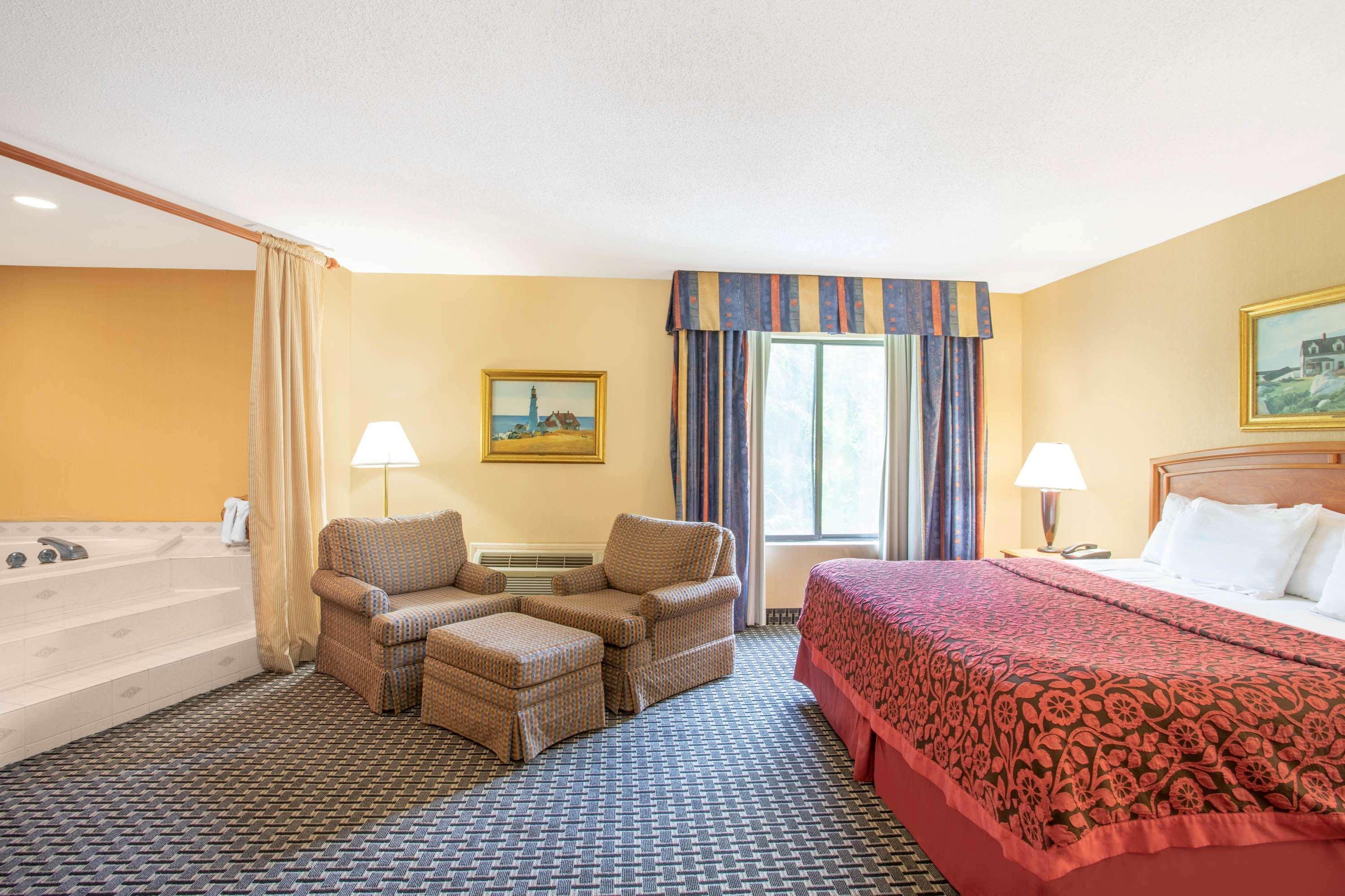 Spark By Hilton Mystic Groton Екстериор снимка