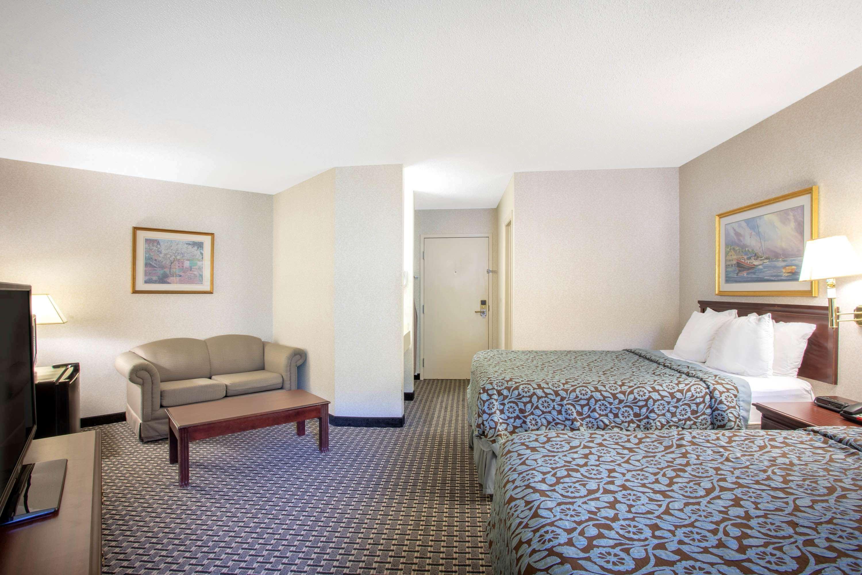 Spark By Hilton Mystic Groton Екстериор снимка