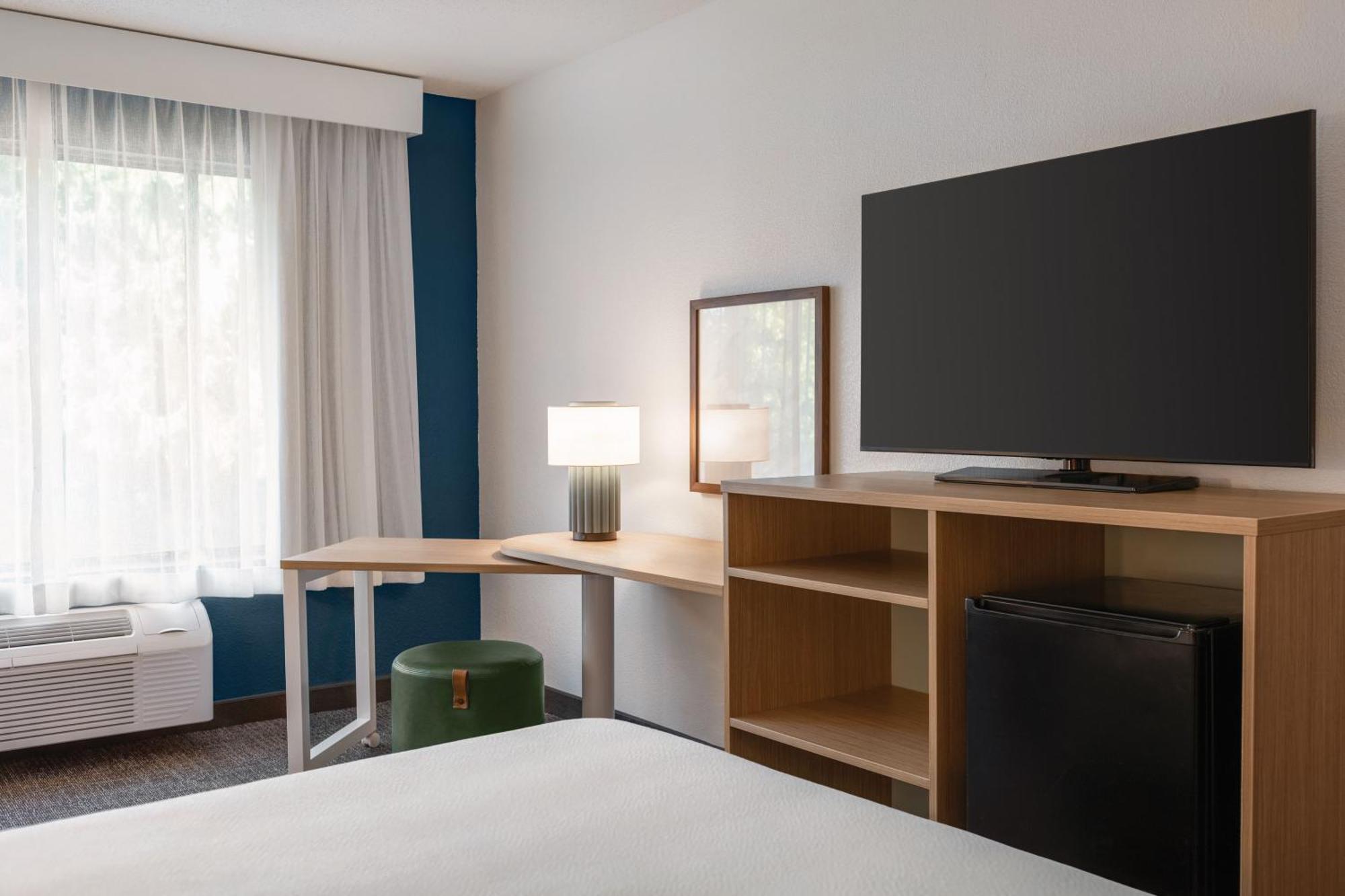 Spark By Hilton Mystic Groton Екстериор снимка